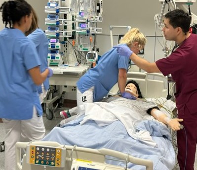 Former sans risque pour sauver des vies : la simulation médicale aux urgences